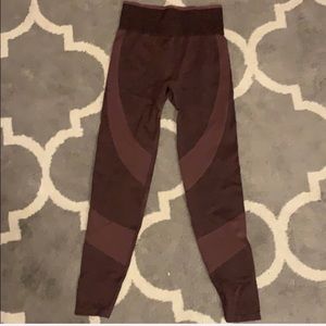 NEVER WORN VICTORIAS SECRET PINK WORKOUT LEGGING